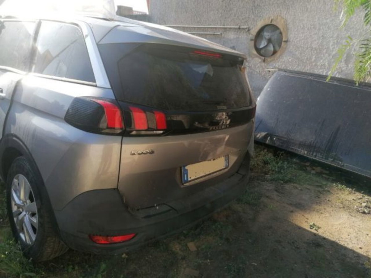 Peugeot 5008 BlueHDi 120 S&S Allure (8)