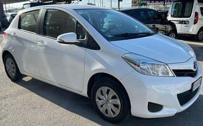 Toyota Yaris 1.0 5 porte Lounge usata