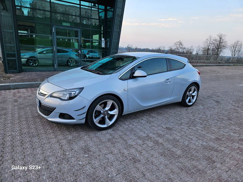 Opel Astra GTC 1.6 Turbo 180CV 3 porte Cosmo S