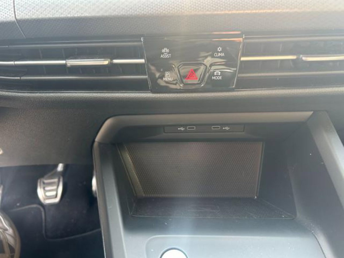 Volkswagen Golf 2.0 TDI SCR Life (20)