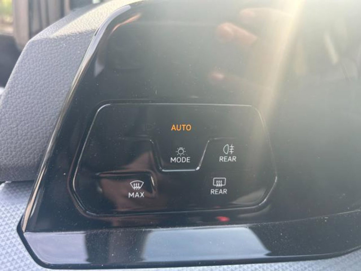 Volkswagen Golf 2.0 TDI SCR Life (9)