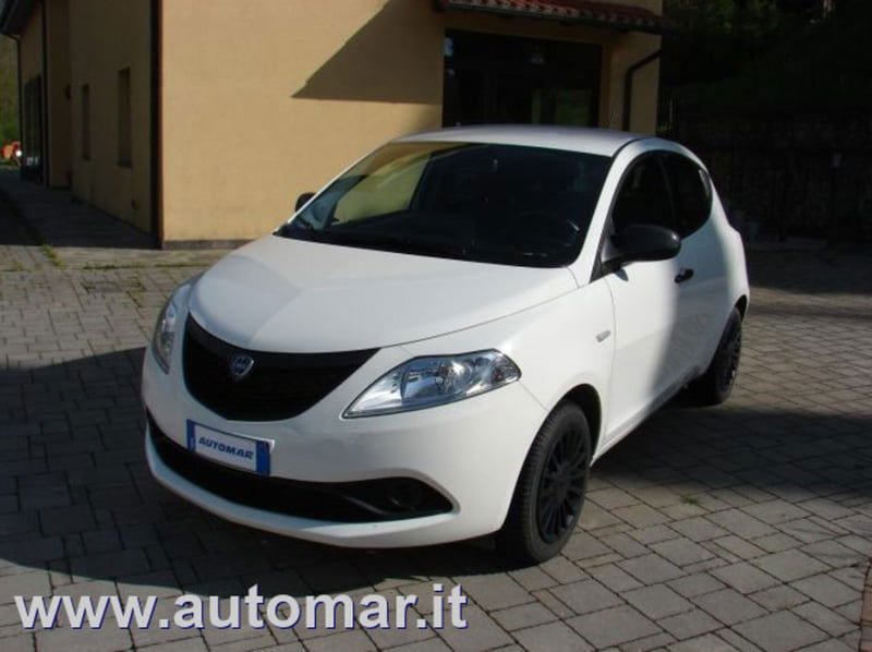 Lancia Ypsilon 1.0 FireFly 5 porte S&S Hybrid Ecochic Silver 