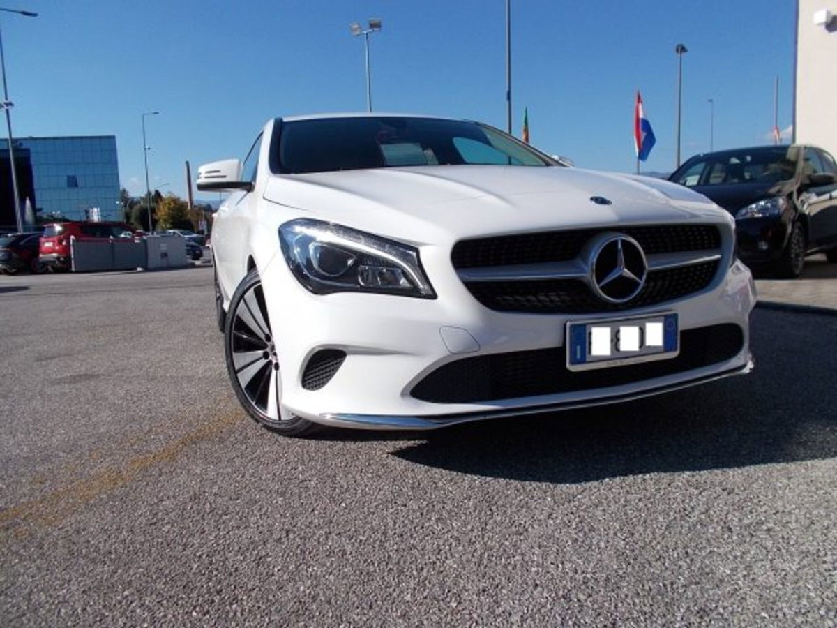 Mercedes-Benz CLA Shooting Brake 200 d Automatic Sport (3)