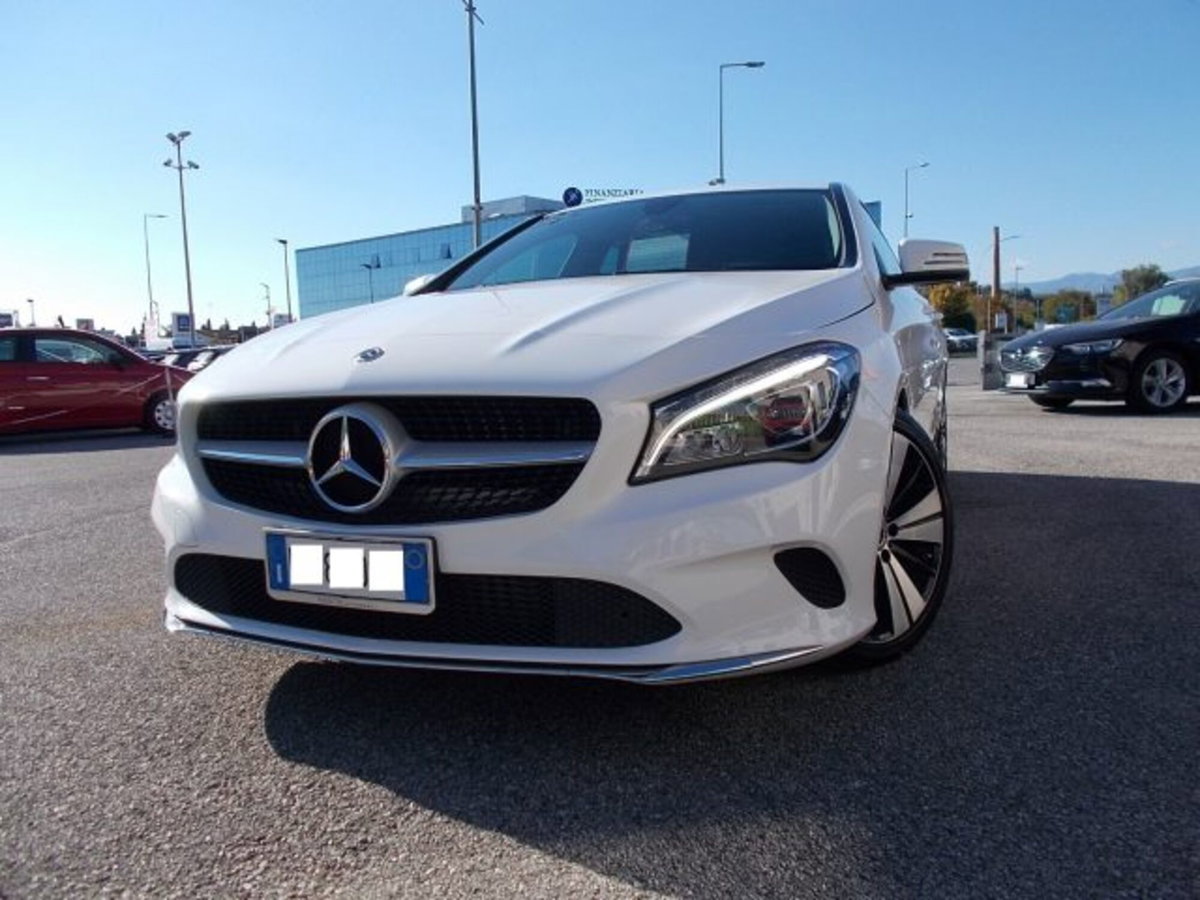 Mercedes-Benz CLA Shooting Brake 200 d Automatic Sport (4)