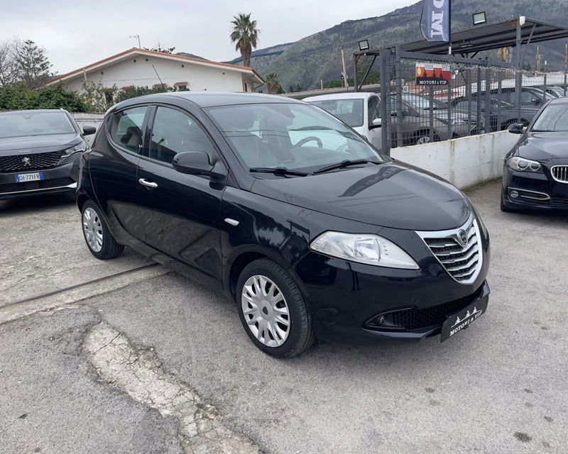 Lancia Ypsilon 1.2 69 CV 5 porte Platinum 