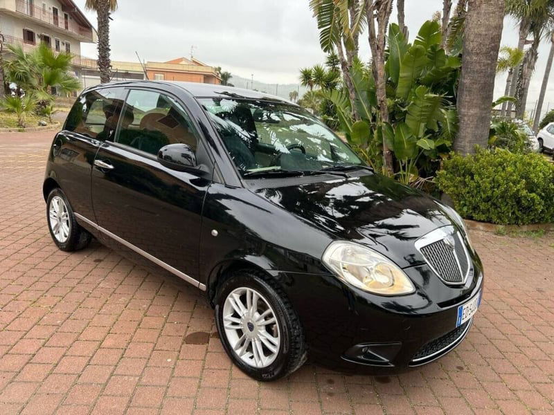 Lancia Ypsilon 1.3 MJT 75 CV Platino