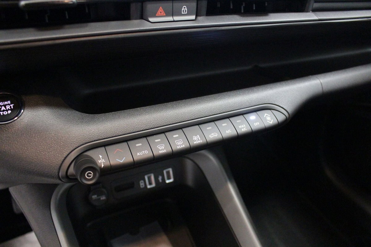 Jeep Avenger 1.2 turbo Summit fwd 100cv (13)