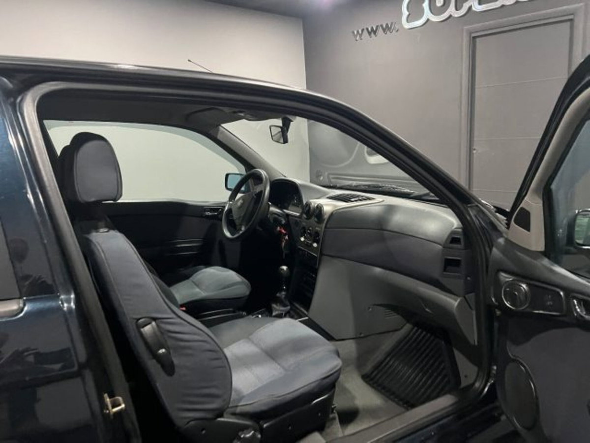 Alfa Romeo 145 1.9 JTD cat (10)
