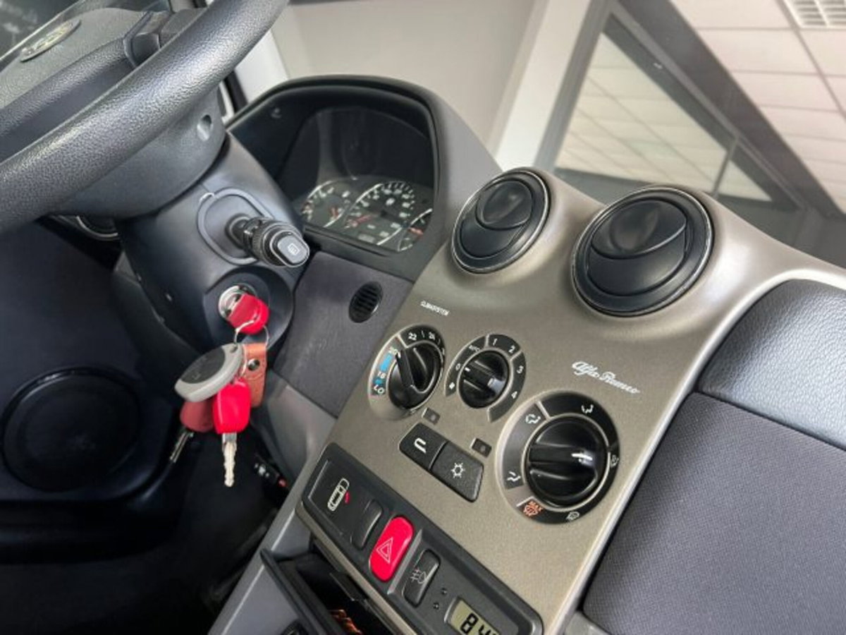 Alfa Romeo 145 1.9 JTD cat (7)