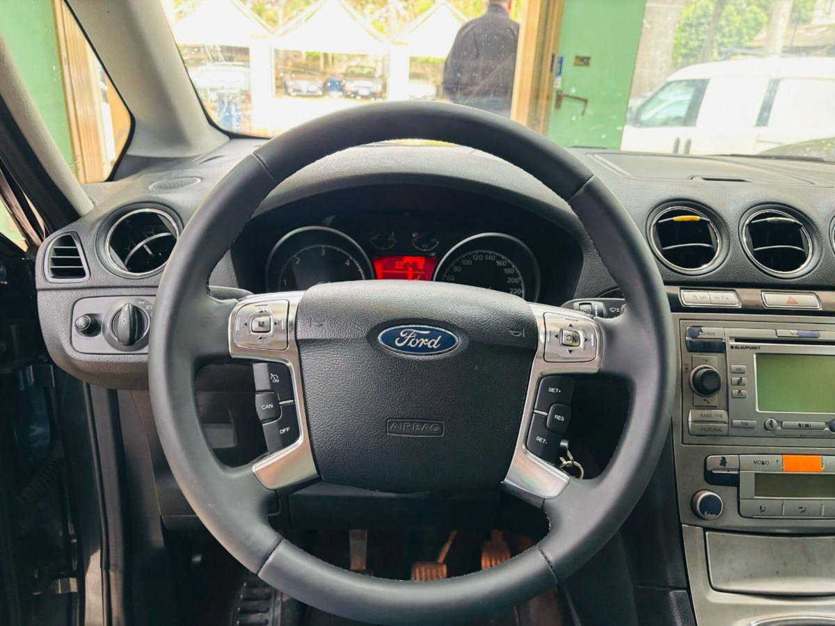 Ford Galaxy 2.0 TDCi 140 CV Ghia DPF (13)