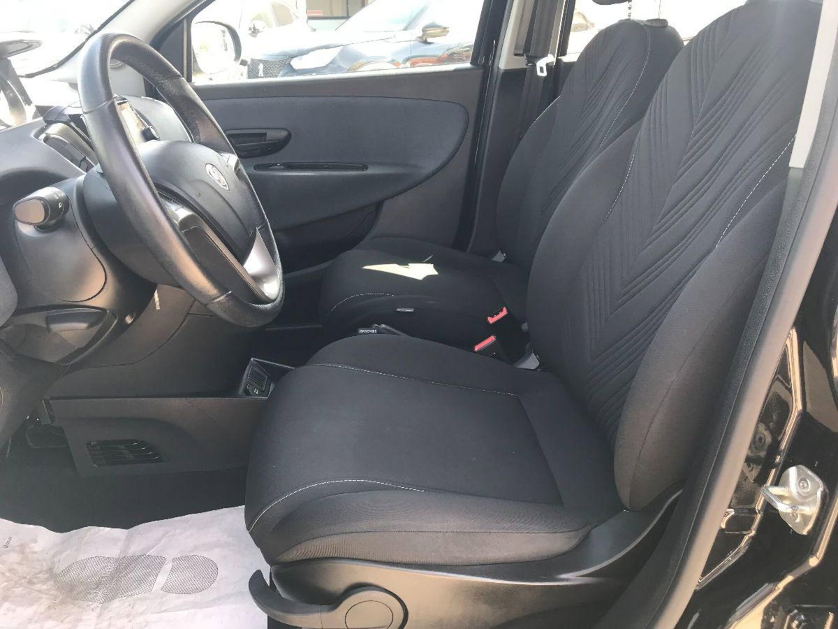 Lancia Ypsilon 1.0 FireFly 5 porte S&S Hybrid Ecochic Gold (12)