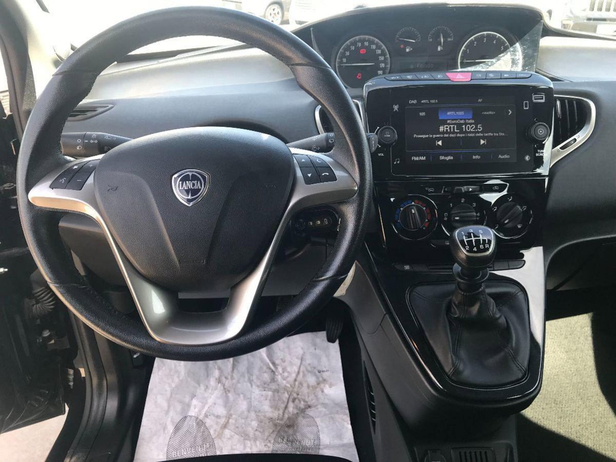 Lancia Ypsilon 1.0 FireFly 5 porte S&S Hybrid Ecochic Gold (13)
