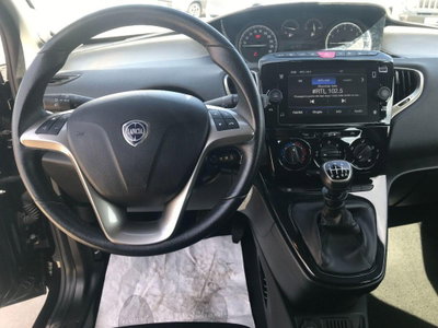Lancia Ypsilon 1.0 FireFly 5 porte S&S Hybrid Ecochic Gold (13)