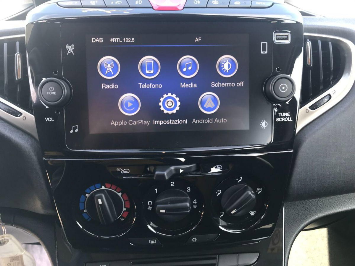 Lancia Ypsilon 1.0 FireFly 5 porte S&S Hybrid Ecochic Gold (14)