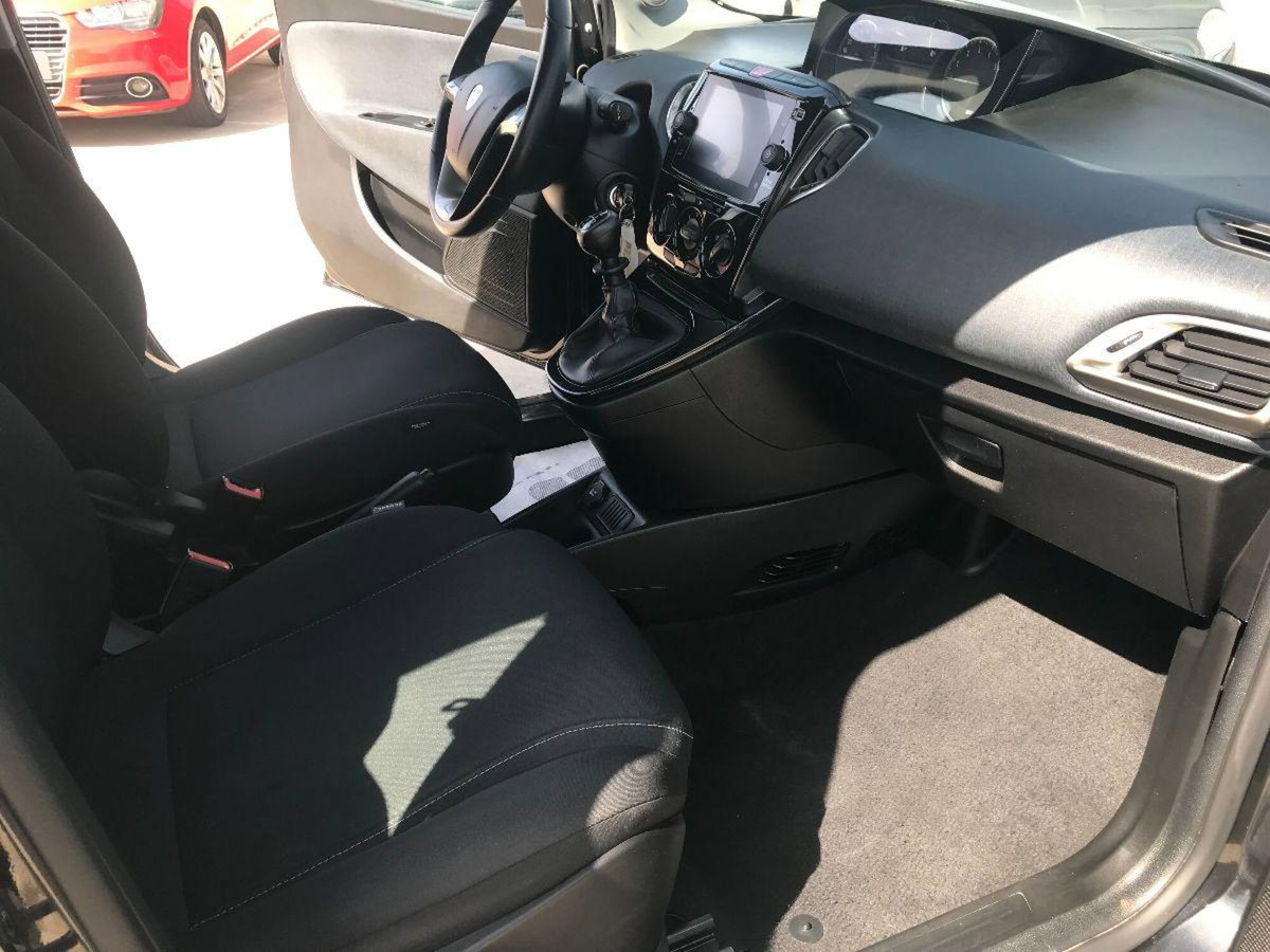 Lancia Ypsilon 1.0 FireFly 5 porte S&S Hybrid Ecochic Gold (15)
