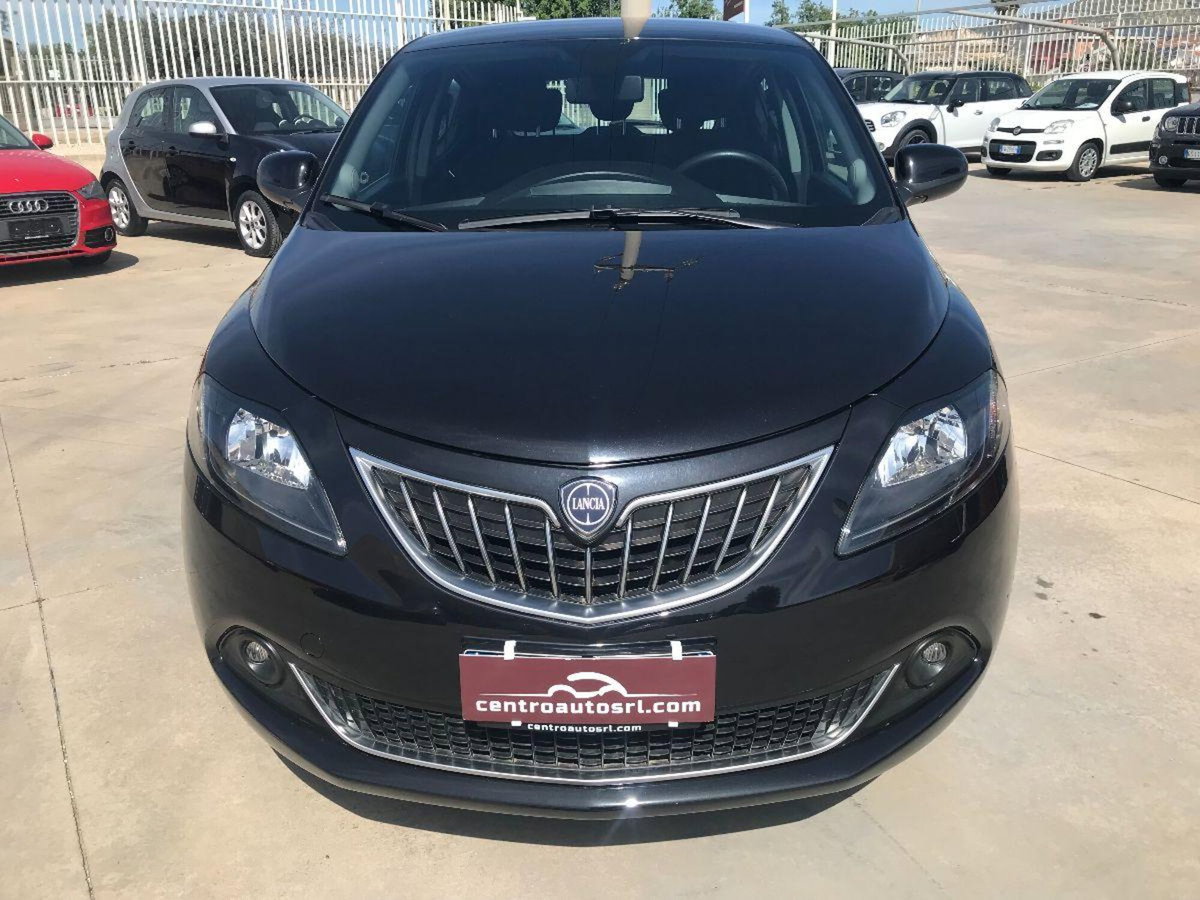 Lancia Ypsilon 1.0 FireFly 5 porte S&S Hybrid Ecochic Gold (2)