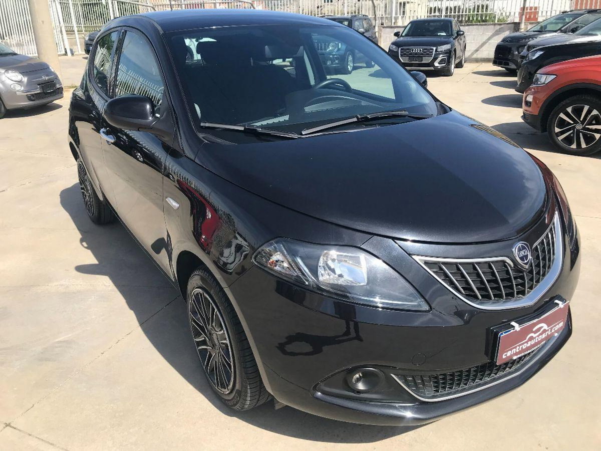 Lancia Ypsilon 1.0 FireFly 5 porte S&S Hybrid Ecochic Gold (3)