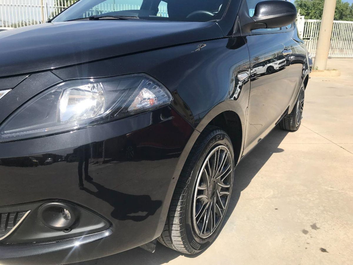 Lancia Ypsilon 1.0 FireFly 5 porte S&S Hybrid Ecochic Gold (4)