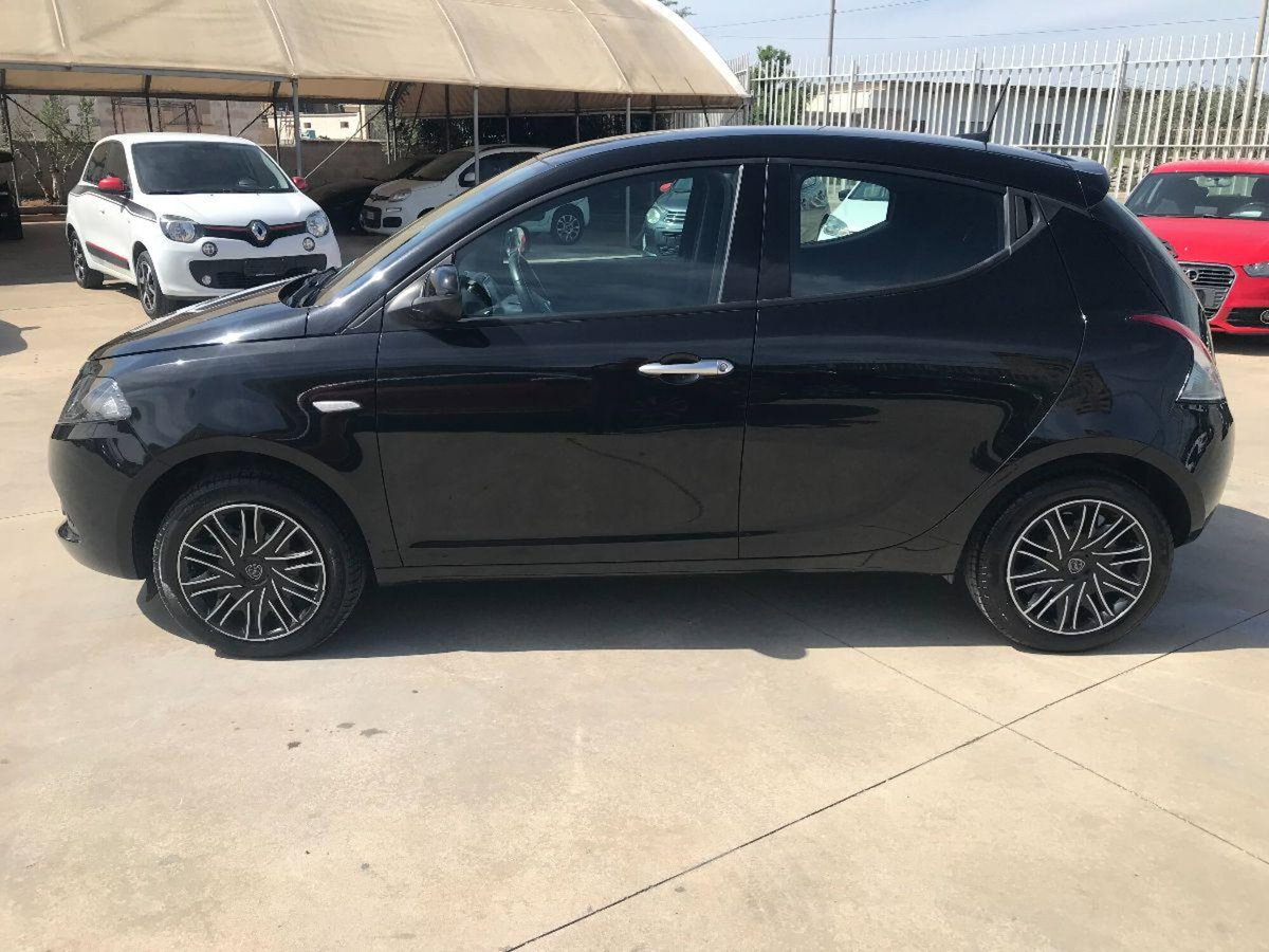 Lancia Ypsilon 1.0 FireFly 5 porte S&S Hybrid Ecochic Gold (6)