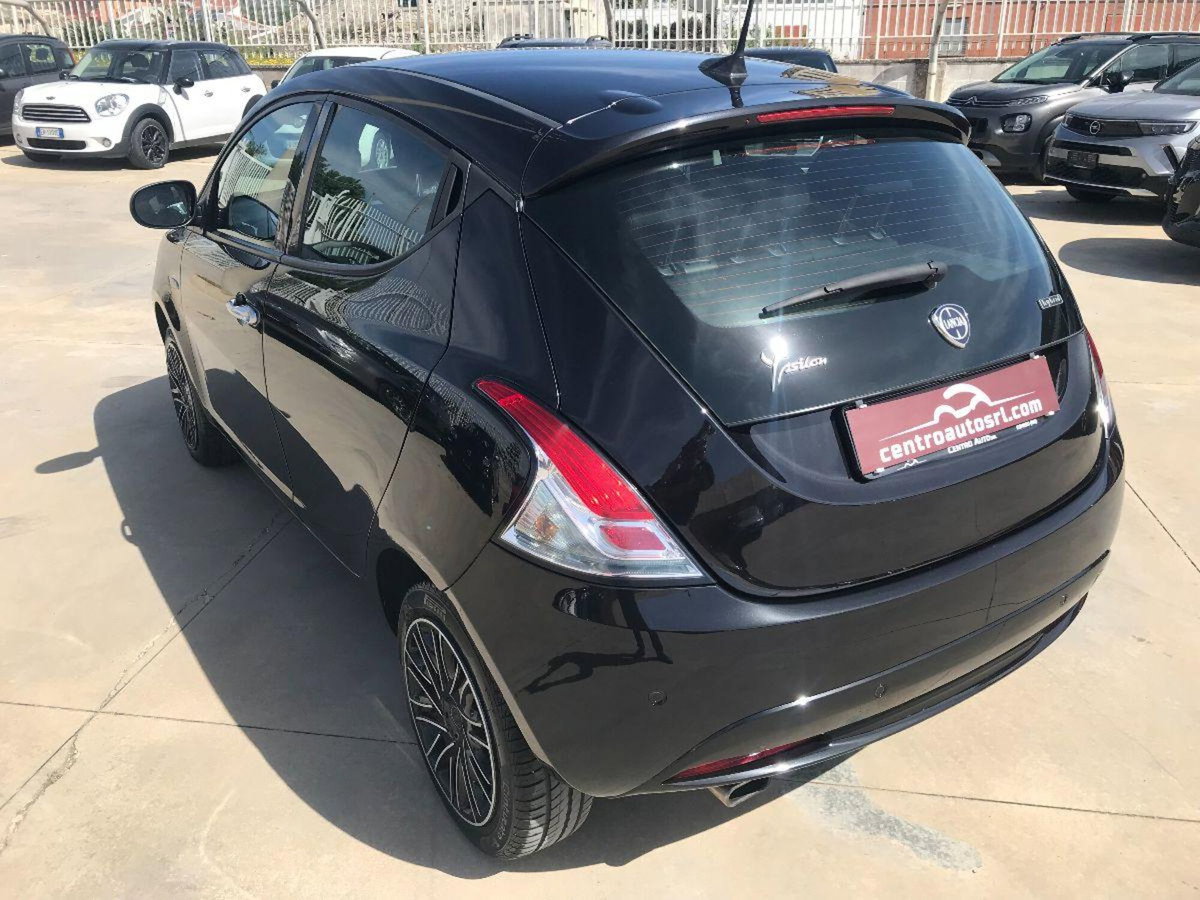 Lancia Ypsilon 1.0 FireFly 5 porte S&S Hybrid Ecochic Gold (8)