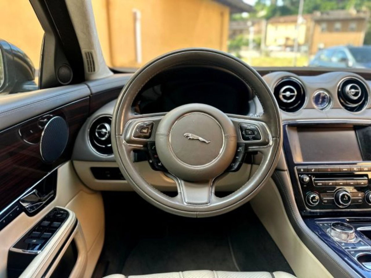 Jaguar XJ 3.0D V6 Premium Luxury (7)