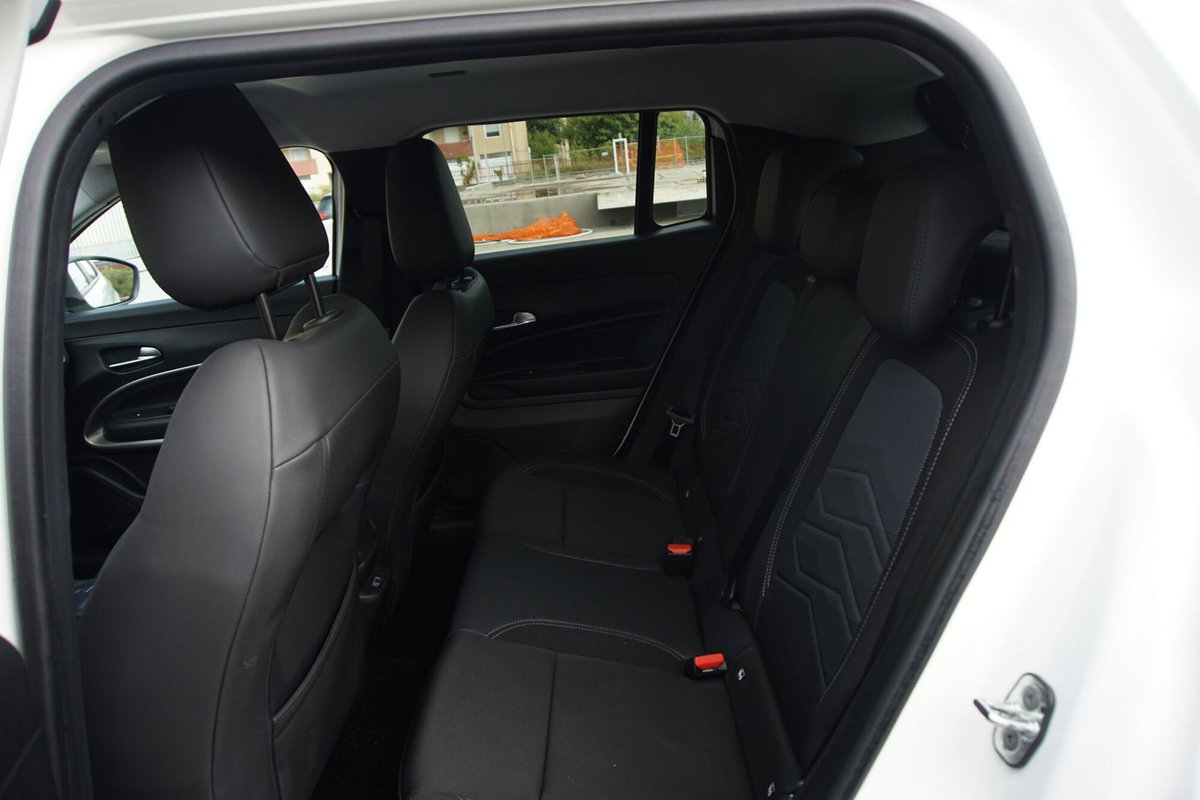 Jeep Avenger 1.2 turbo Summit fwd 100cv (10)