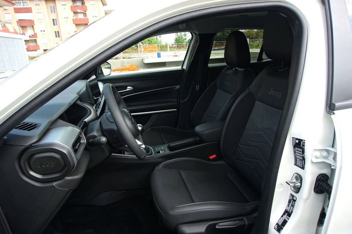 Jeep Avenger 1.2 turbo Summit fwd 100cv (5)