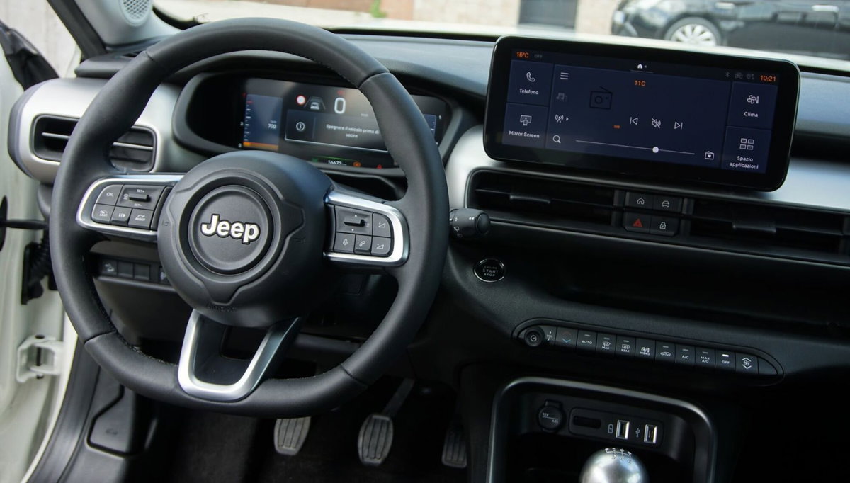 Jeep Avenger 1.2 turbo Summit fwd 100cv (7)