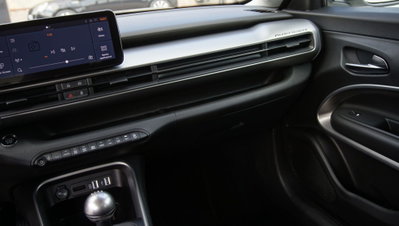 Jeep Avenger 1.2 turbo Summit fwd 100cv (9)