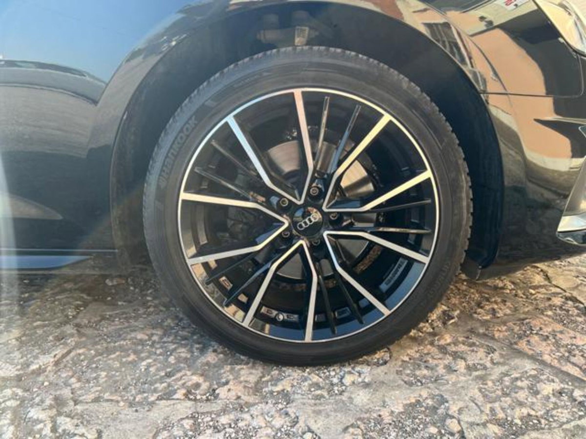 Audi A4 Avant 30 TDI/136 CV S tronic Business Advanced (12)