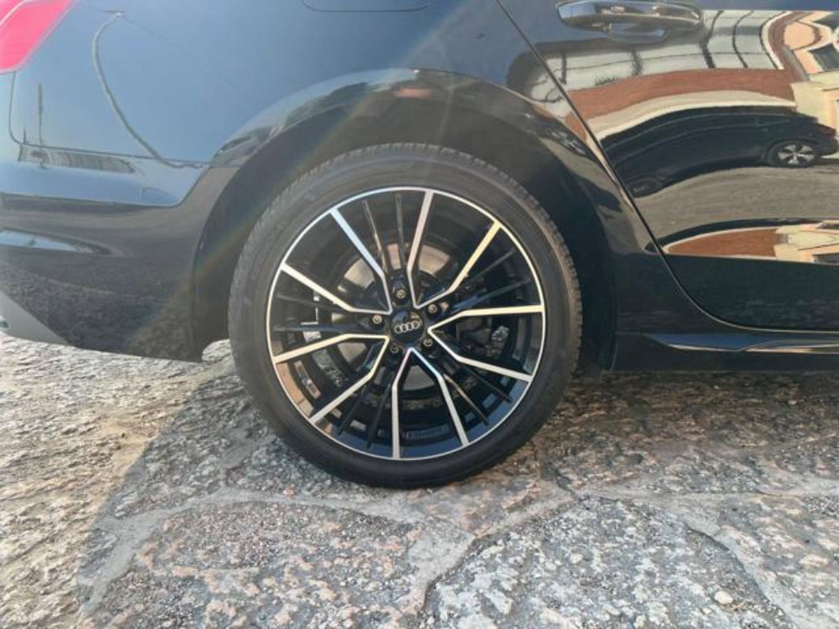 Audi A4 Avant 30 TDI/136 CV S tronic Business Advanced (13)