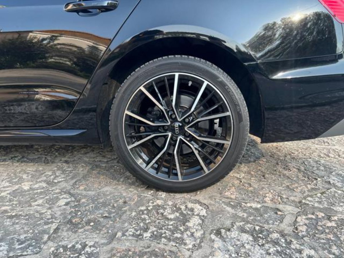Audi A4 Avant 30 TDI/136 CV S tronic Business Advanced (14)