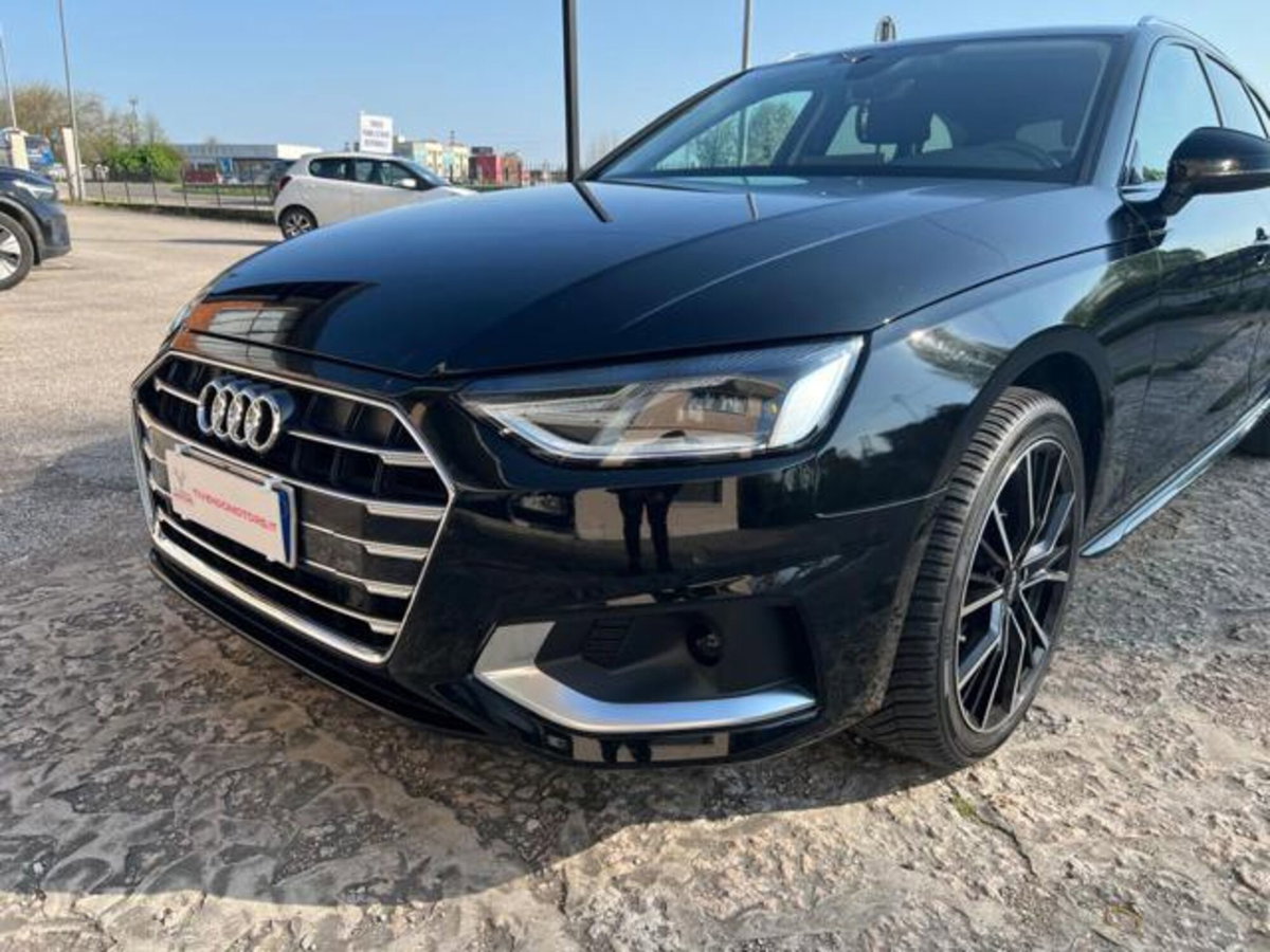 Audi A4 Avant 30 TDI/136 CV S tronic Business Advanced (16)