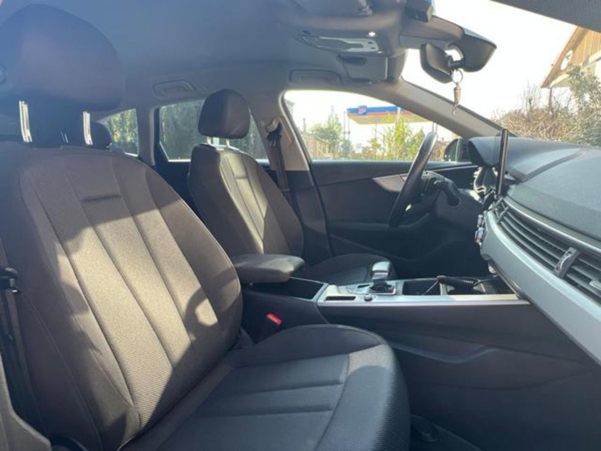 Audi A4 Avant 30 TDI/136 CV S tronic Business Advanced (18)