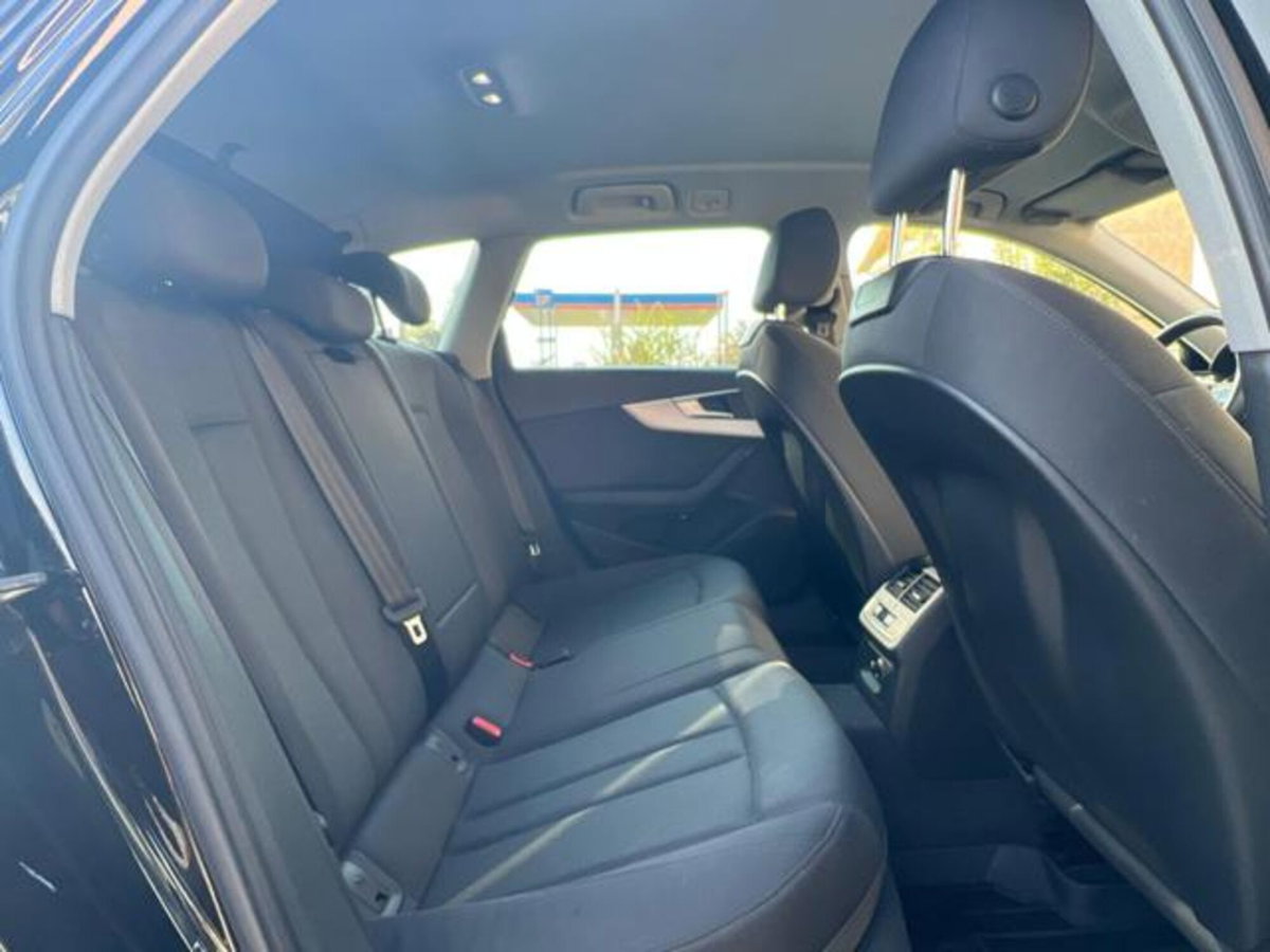 Audi A4 Avant 30 TDI/136 CV S tronic Business Advanced (19)