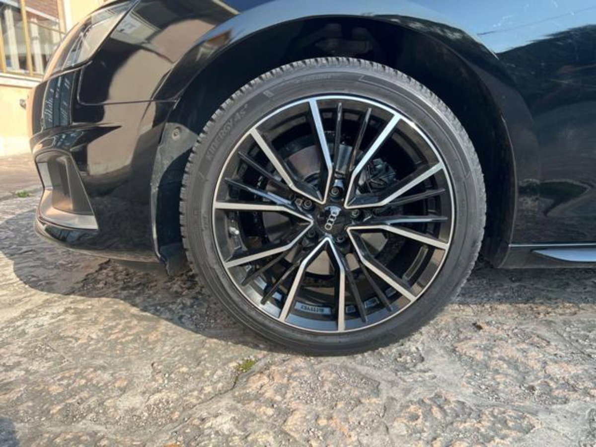 Audi A4 Avant 30 TDI/136 CV S tronic Business Advanced (9)