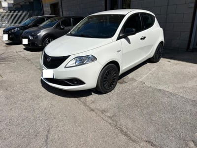 Lancia Ypsilon 1.0 FireFly 5 porte S&S Hybrid Ecochic Gold usata