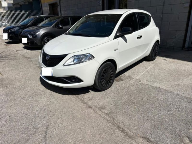 Lancia Ypsilon 1.0 FireFly 5 porte S&S Hybrid Ecochic Gold