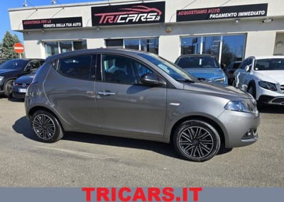 Lancia Ypsilon 1.0 FireFly 5 porte S&S Hybrid Ecochic Silver usata