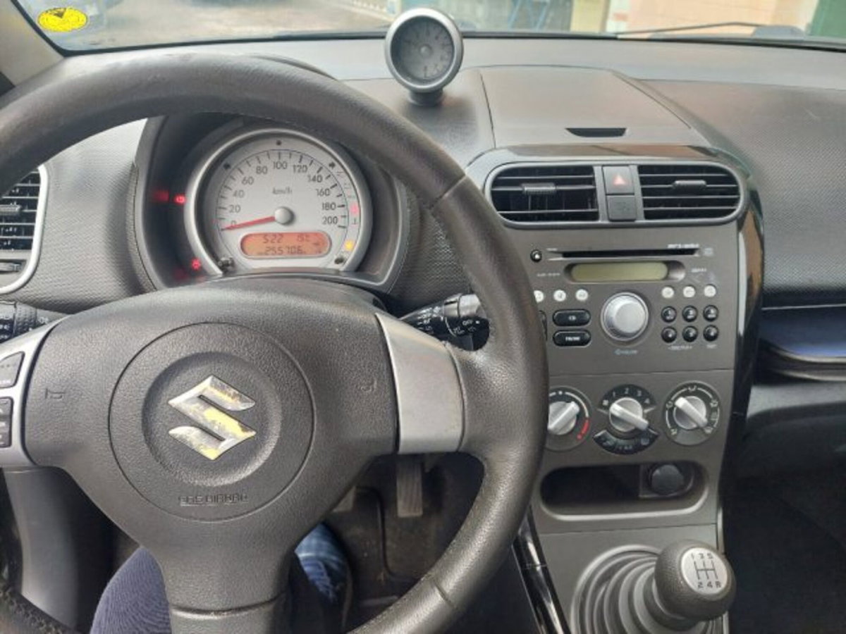 Suzuki Splash 1.0 VVT GL (7)