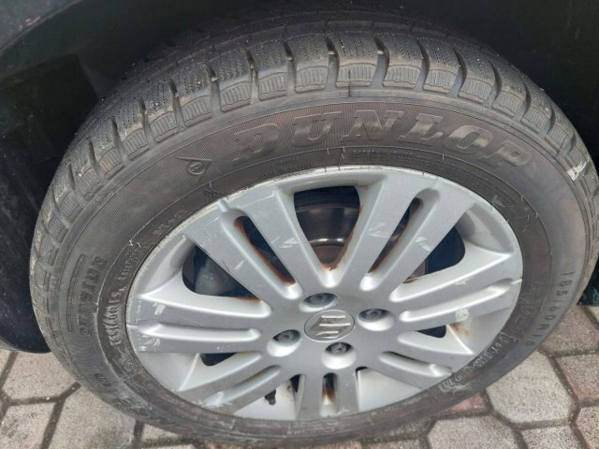 Suzuki Splash 1.0 VVT GL (8)