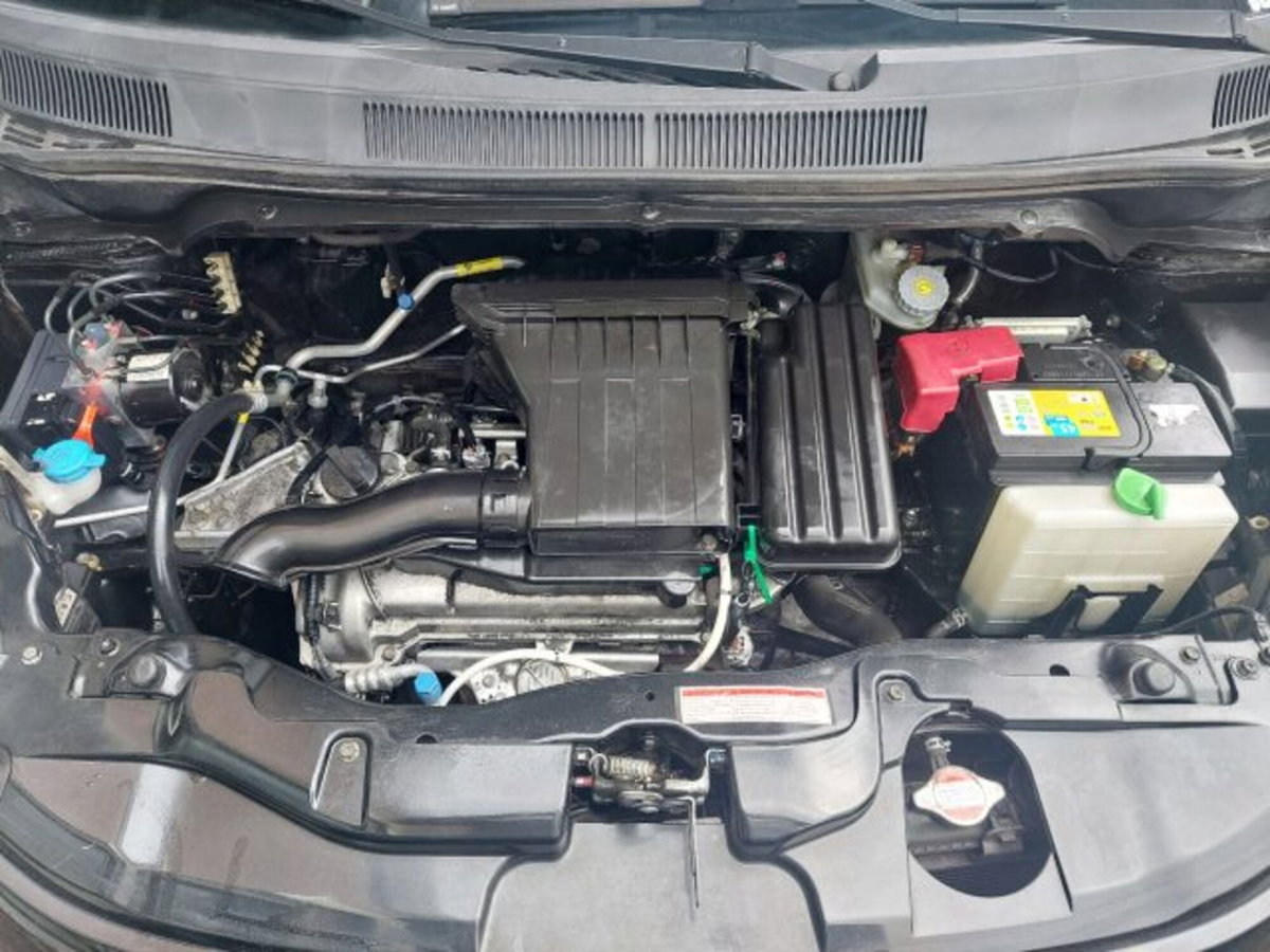 Suzuki Splash 1.0 VVT GL (9)