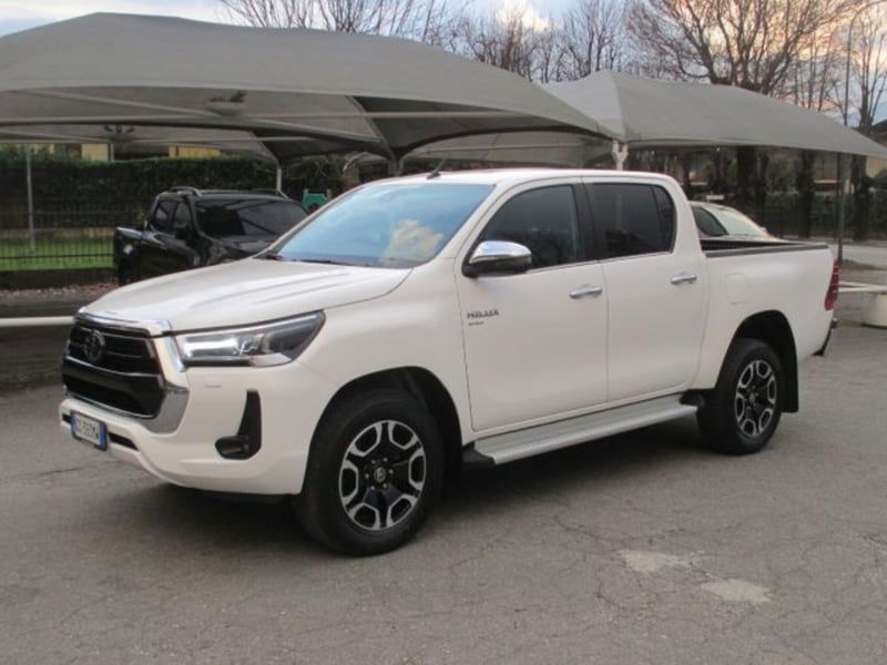 Toyota Hilux 2.8 D A/T 4WD porte Double Cab Executive