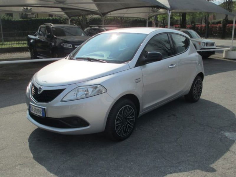 Lancia Ypsilon 1.2 69 CV 5 porte Gold