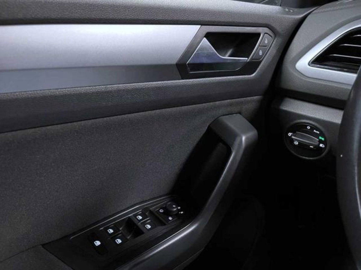 Volkswagen T-Roc 1.0 TSI Life (17)