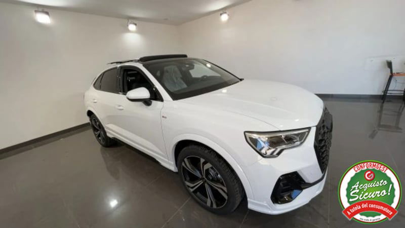 Audi Q3 Sportback 35 2.0 tdi Identity Black s-tronic
