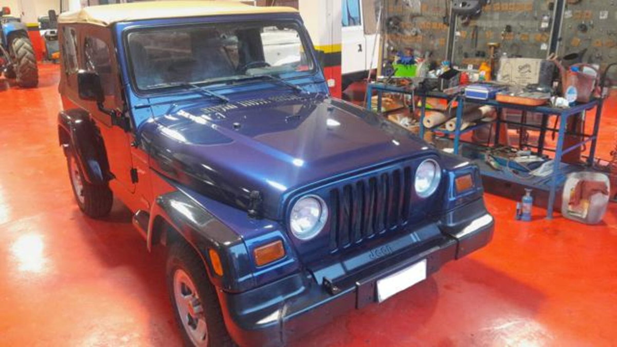 Jeep Wrangler 2.5 cat Soft top (EU) (2)