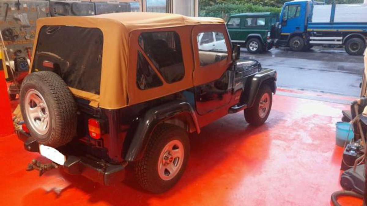 Jeep Wrangler 2.5 cat Soft top (EU) (3)