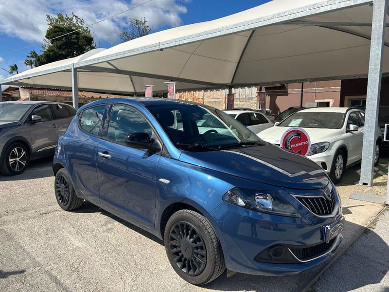 Lancia Ypsilon 1.0 FireFly 5 porte S&S Hybrid Ecochic Silver
