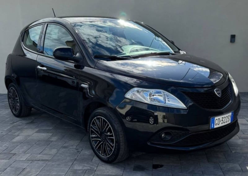 Lancia Ypsilon 1.0 FireFly 5 porte S&S Hybrid Gold Plus